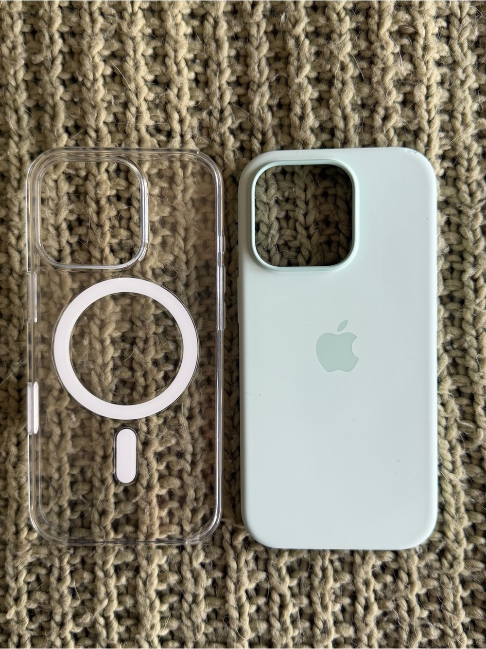 iPhone 16 Pro Apple Cases - MagSafe Clear and Aquamarine